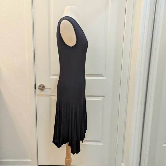 TRANSPARENTE Black Asymmetrical Short Sleeveless V-neck Slender Dress - Small - Picture 6 of 11